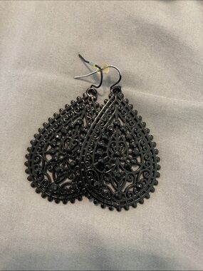 Black Filigree Teardrop Earrings - Elegant Women's Jewelry